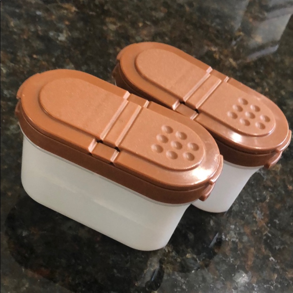 VTG 80’s Tupperware Spice Shaker Containers - 2